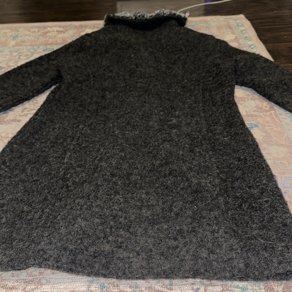 Cute grey wool coat! - Picture 9 of 15